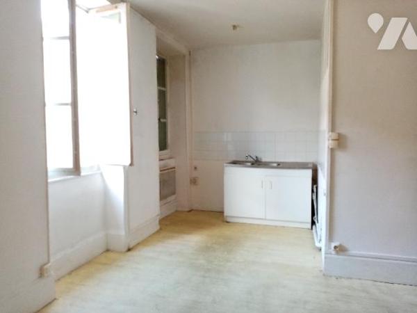 Maison au coeur de la ville de LA CHARITE, composée de deux logements pouvant être reliés