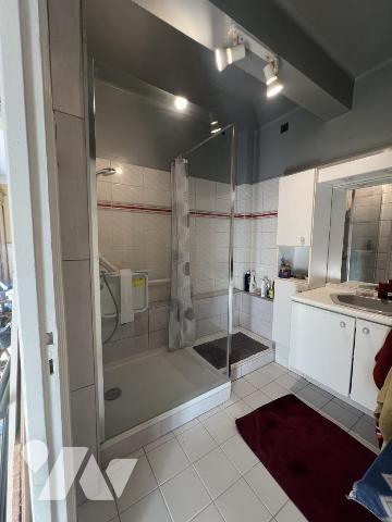 CAEN CENTRE - Appartement de 96 m2 vue exceptionnelle église Saint Pierre - 2 chambres - cave.