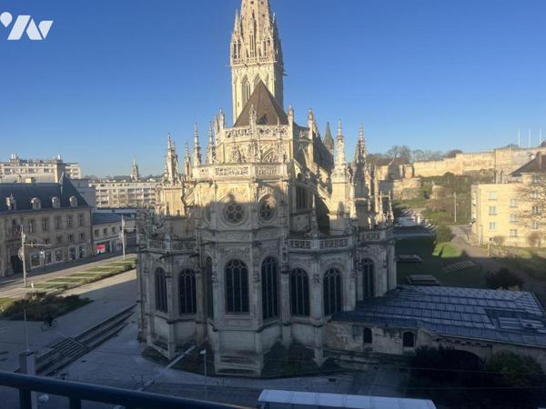 CAEN CENTRE - Appartement de 96 m2 vue exceptionnelle église Saint Pierre - 2 chambres - cave.