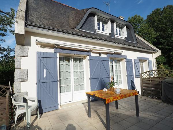 Jolie traditionnelle 4 chambres, sous sol complet sur jardin arboré avec verger