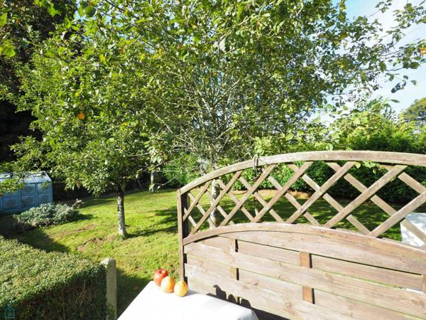 Jolie traditionnelle 4 chambres, sous sol complet sur jardin arboré avec verger