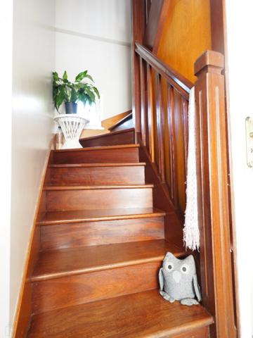 Jolie traditionnelle 4 chambres, sous sol complet sur jardin arboré avec verger