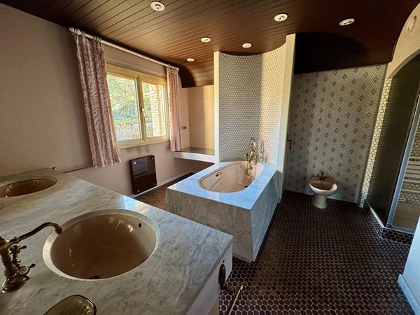 Maison Nimes 9 pièce(s) 435.45 m2