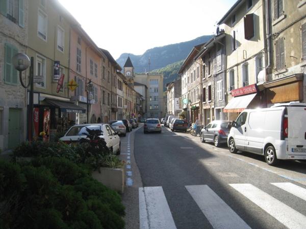 Immeuble à aménager de 320 m² à vendre au centre de SAINT RAMBERT EN BUGEY (01)