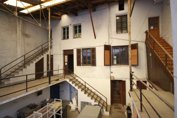 Immeuble à aménager de 320 m² à vendre au centre de SAINT RAMBERT EN BUGEY (01)