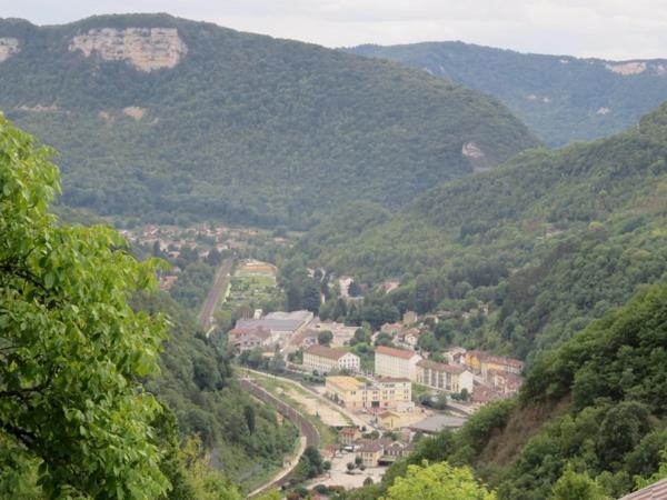 Immeuble à aménager de 320 m² à vendre au centre de SAINT RAMBERT EN BUGEY (01)