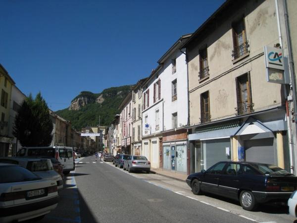 Immeuble à aménager de 320 m² à vendre au centre de SAINT RAMBERT EN BUGEY (01)