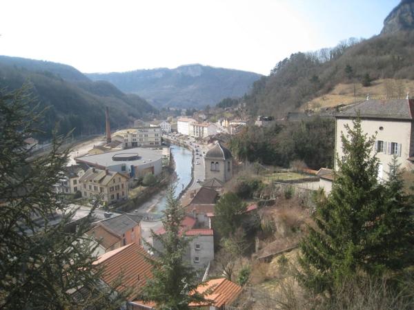 Immeuble à aménager de 320 m² à vendre au centre de SAINT RAMBERT EN BUGEY (01)