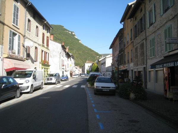 Immeuble à aménager de 320 m² à vendre au centre de SAINT RAMBERT EN BUGEY (01)