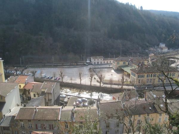 Immeuble à aménager de 320 m² à vendre au centre de SAINT RAMBERT EN BUGEY (01)