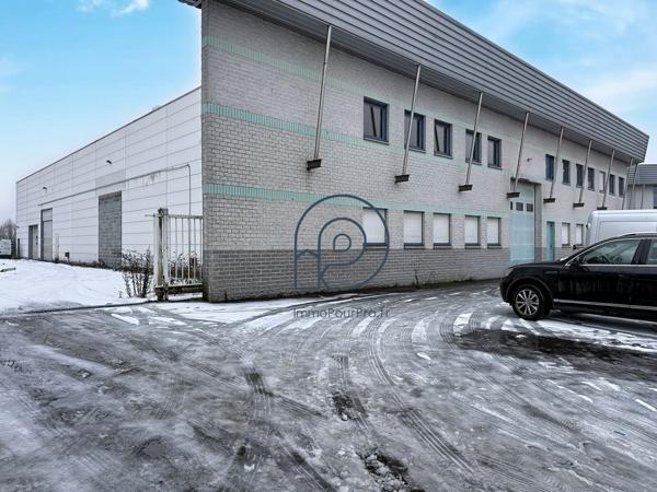 Proche A22 – Entrepôt 405 m² avec bureaux et terrain extérieur