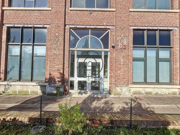 Lille – Porte de Douai | Bureaux RDC 1 218 m² divisibles dès 290 m² + 20 parkings | À vendre