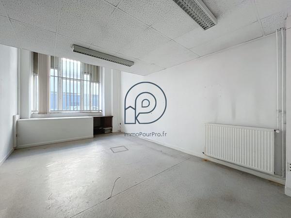 Lille – Porte de Douai | Bureaux RDC 1 218 m² divisibles dès 290 m² + 20 parkings | À vendre
