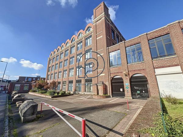 Lille – Porte de Douai | Bureaux RDC 1 218 m² divisibles dès 290 m² + 20 parkings | À vendre