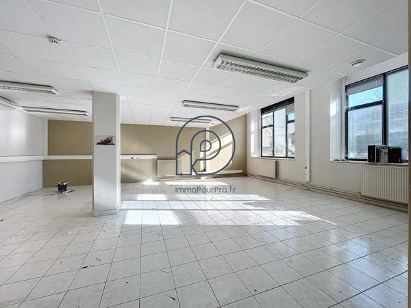 Lille – Porte de Douai | Bureaux RDC 1 218 m² divisibles dès 290 m² + 20 parkings | À vendre
