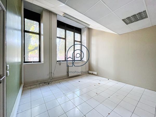 Lille – Porte de Douai | Bureaux RDC 1 218 m² divisibles dès 290 m² + 20 parkings | À vendre