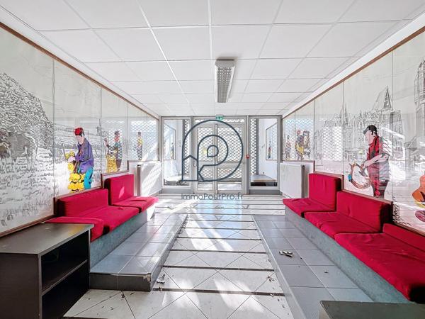 Lille – Porte de Douai | Bureaux RDC 1 218 m² divisibles dès 290 m² + 20 parkings | À vendre