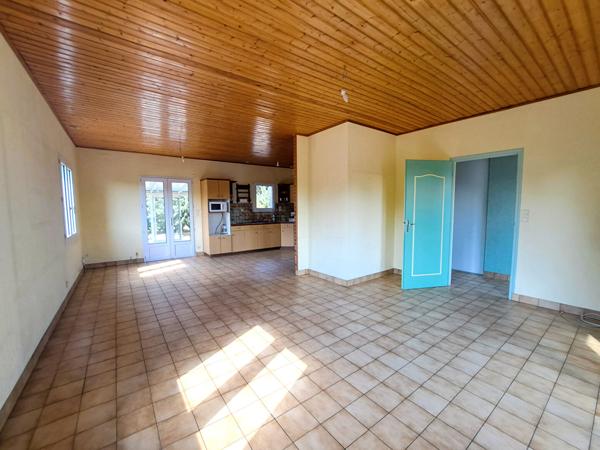 MAISON A VENDRE AUX HERBIERS 5 CHAMBRES.