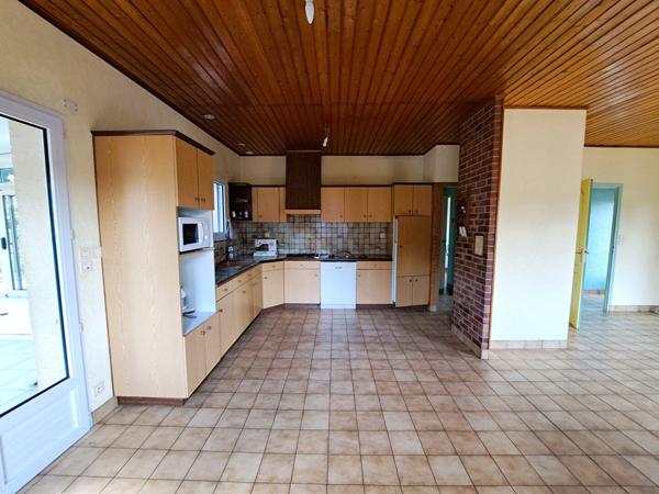MAISON A VENDRE AUX HERBIERS 5 CHAMBRES.