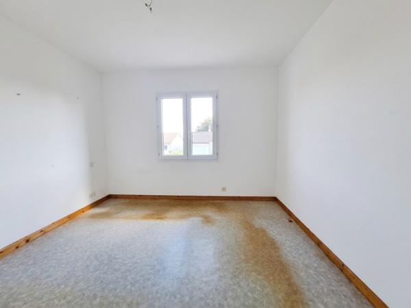 MAISON A VENDRE AUX HERBIERS 5 CHAMBRES.