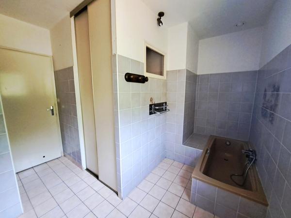 MAISON A VENDRE AUX HERBIERS 5 CHAMBRES.