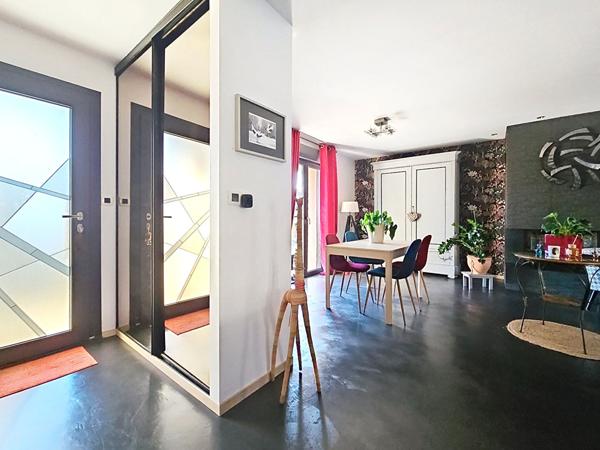 SUR LES HAUTEURS DE LA COMMUNE DE CHAMPIGNEULLES - Maison de 6/7 pièce(s) 154 m2