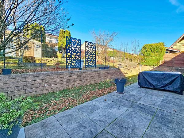 SUR LES HAUTEURS DE LA COMMUNE DE CHAMPIGNEULLES - Maison de 6/7 pièce(s) 154 m2