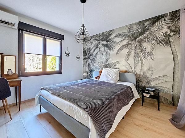 SUR LES HAUTEURS DE LA COMMUNE DE CHAMPIGNEULLES - Maison de 6/7 pièce(s) 154 m2