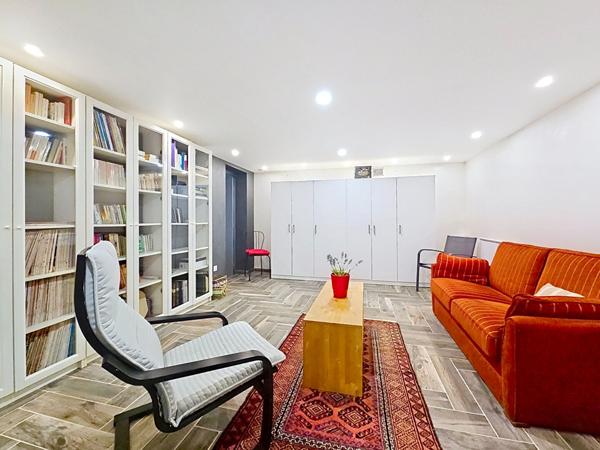 SUR LES HAUTEURS DE LA COMMUNE DE CHAMPIGNEULLES - Maison de 6/7 pièce(s) 154 m2