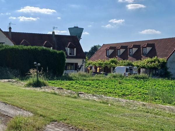 Pas de voisinage immédiat / entrée village