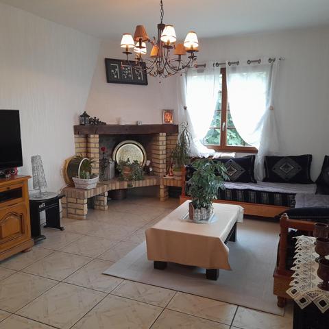 Pas de voisinage immédiat / entrée village