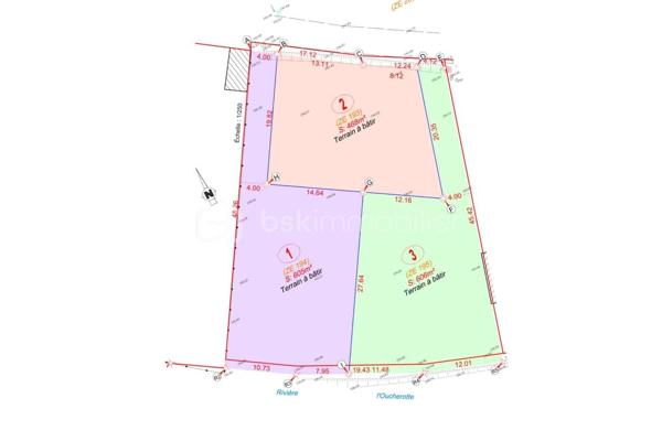Et si votre futur chez-vous commençait ici ?

Dans un environnement paisible et verdoyant, découvrez ce terrain à bâtir de 606 m² offrant un cadre de vie particulièrement agréable.

Entouré d'habitations récentes et bénéficiant d'une belle ouverture sur la campagne environnante, ce terrain séduit immédiatement par son atmosphère sereine. Un emplacement idéal pour construire une maison à votre image et profiter chaque jour d'un environnement propice à la détente et à la qualité de vie.

Borné, libre de constructeur et non viabilisé, il constitue une belle opportunité pour concrétiser un projet de construction dans une commune appréciée pour son équilibre entre tranquillité et proximité des services.

Les + :
• Secteur calme et résidentiel
• Belle ouverture sur la campagne environnante
• Terrain borné
• Libre de constructeur
• Environnement récent et harmonieux
• Cadre de vie privilégié
• À proximité des écoles, commerces et de la gare
• Accès rapide à Dijon

Un terrain qui n'attend plus que votre projet pour révéler tout son potentiel.