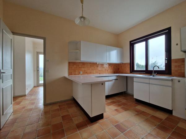 Maison 6 pièces - 4 chambres, 155 m² sur une parcelle de 3 000 m² à Loches (37)
