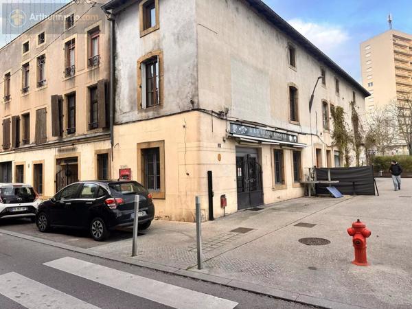 Vente                                                      Local commercial
                        
                     5 pièces                      155 m2                     à Metz