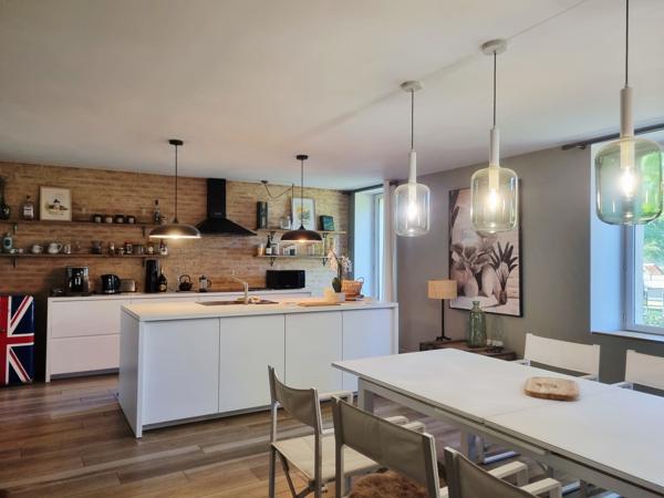 Propriete 6 pièce(s) 3 chambre(s) 220 m²