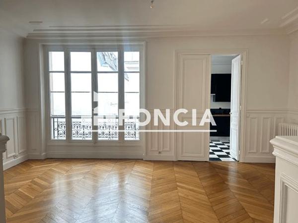 Location Appartement 5 pièces 187.12 m² - 4 SQUARE DU ROULE Paris 75008