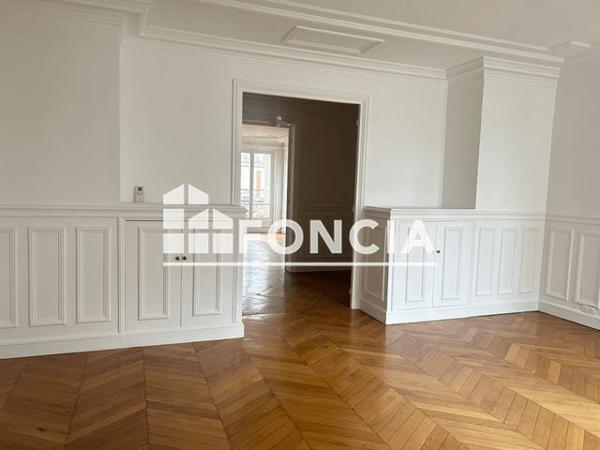 Location Appartement 5 pièces 187.12 m² - 4 SQUARE DU ROULE Paris 75008