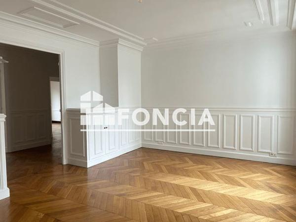 Location Appartement 5 pièces 187.12 m² - 4 SQUARE DU ROULE Paris 75008