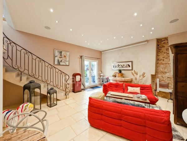 A Chalon-Sur-Saône (71) Quartier historique à vendre Maison de caractère 7 pièces 188 m² Patio et terrasse !