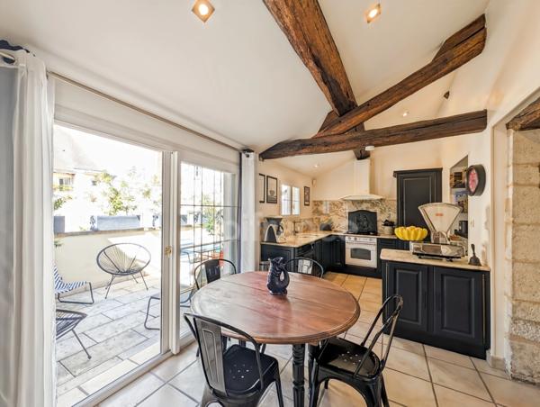 A Chalon-Sur-Saône (71) Quartier historique à vendre Maison de caractère 7 pièces 188 m² Patio et terrasse !