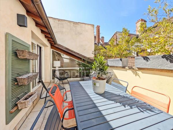 A Chalon-Sur-Saône (71) Quartier historique à vendre Maison de caractère 7 pièces 188 m² Patio et terrasse !