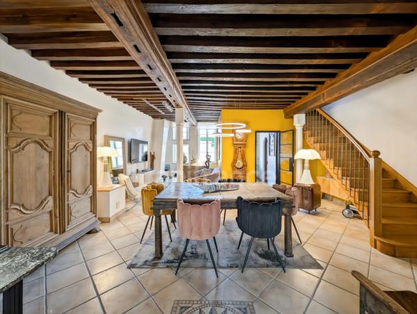 A Chalon-Sur-Saône (71) Quartier historique à vendre Maison de caractère 7 pièces 188 m² Patio et terrasse !