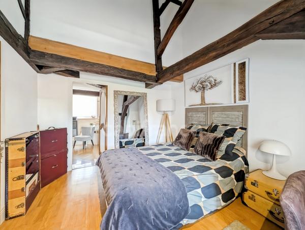 A Chalon-Sur-Saône (71) Quartier historique à vendre Maison de caractère 7 pièces 188 m² Patio et terrasse !