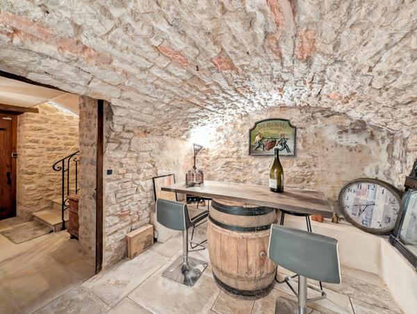 A Chalon-Sur-Saône (71) Quartier historique à vendre Maison de caractère 7 pièces 188 m² Patio et terrasse !