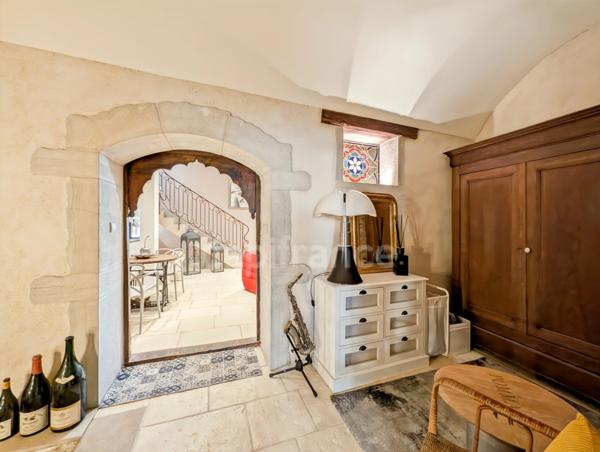 A Chalon-Sur-Saône (71) Quartier historique à vendre Maison de caractère 7 pièces 188 m² Patio et terrasse !