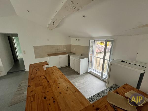 Appartement à louer Saintes : 2 pièces, 63m² avec 1 chambre(s) à 635€ - AJP Immobilier Saintes