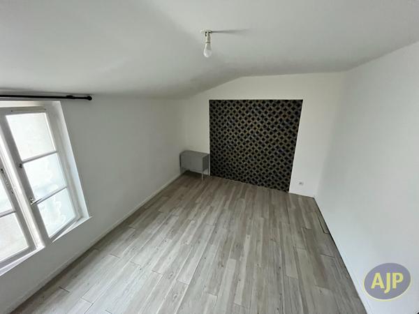Appartement à louer Saintes : 2 pièces, 63m² avec 1 chambre(s) à 635€ - AJP Immobilier Saintes