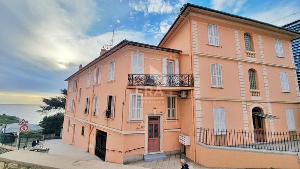 Aux portes de Monaco à vendre 5 pièces dernier étage vue mer!