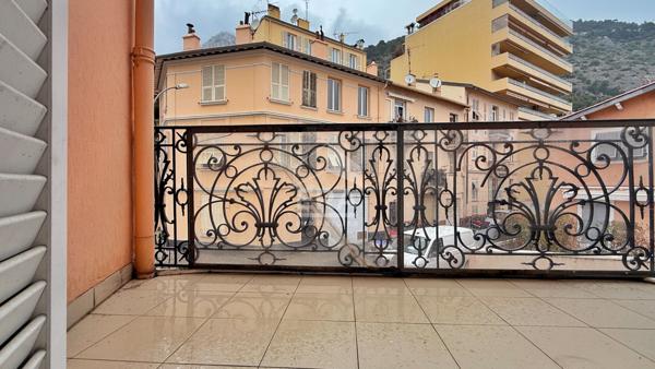 Aux portes de Monaco à vendre 5 pièces dernier étage vue mer!
