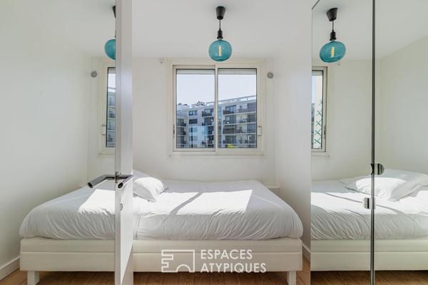 Appartement suspendu sur le parc des Buttes-Chaumont et la skyline parisienne